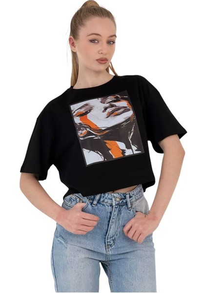 Kadın Oversize Kız Baskılı Kısa Siyah Crop Tişört fırsatları