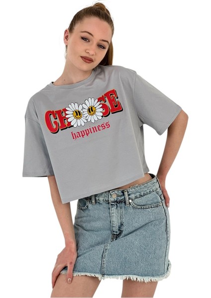 Kadın Oversize Çiçek Baskılı Kısa Gri Crop Tişört