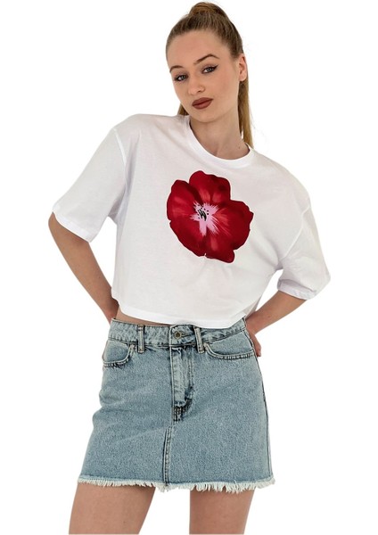Kadın Oversize Gül Baskılı Kısa Beyaz Crop Tişört