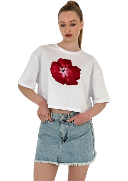 Kadın Oversize Gül Baskılı Kısa Beyaz Crop Tişört fırsatları
