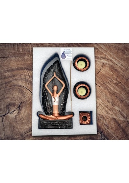 Yoga Yapan Kız Tütsülük ve Mumluk