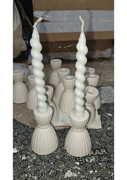 Burgulu 6 Lı Mum Şamdan Kokulu Vanilyalı Mum Şamdan 21 cm Mum Şamdan Beyaz