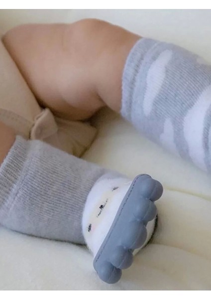 Silikon Diş Kaşıyıcılı Havlu Bebek Çorap Gri modelleri