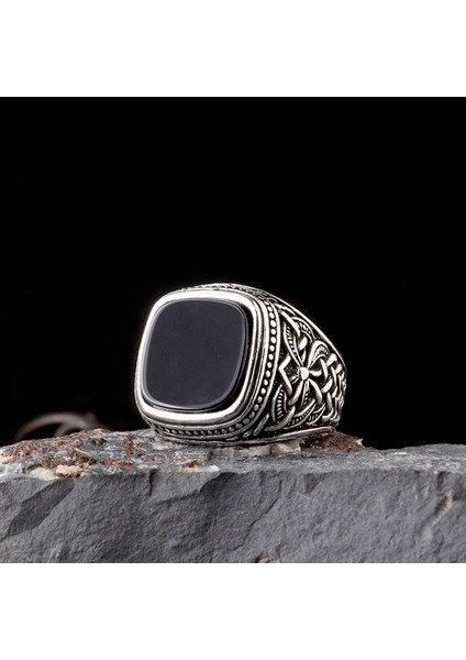 Otantik Desen Motifli Onix Taşlı 925 Ayar Gümüş Erkek Yüzük fiyatları