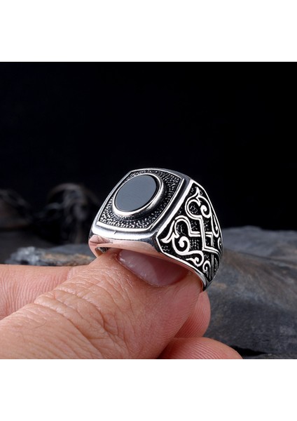 925 Ayar Gümüş Oval Onix Taşlı Desen Motifli Erkek Yüzük modelleri