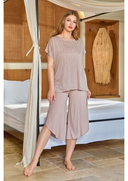 25512 Kadın Vizon Kısa Kol Rahat Kalıp Viskon Kumaş Yazlık Kapri Takım