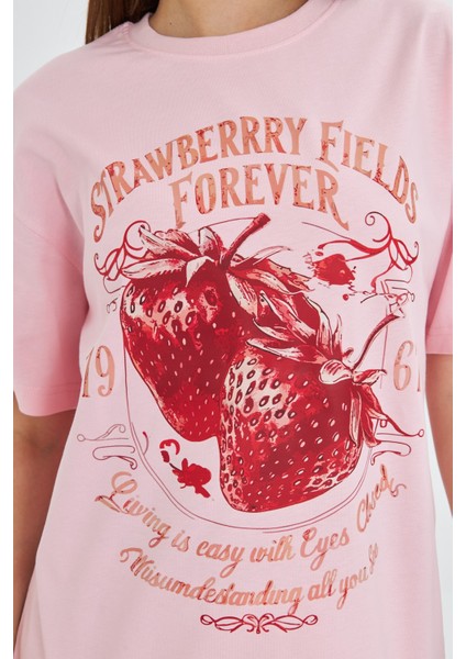 Strawberry Fields Forever Baskılı %100 Pamuk Kadın Oversize Siyah Tişört