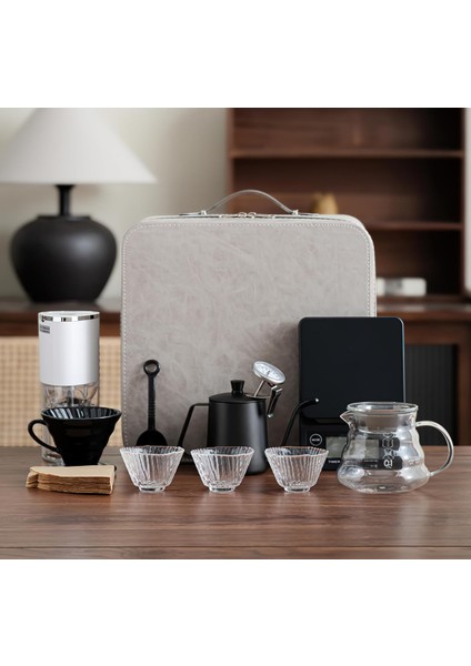 V60 Seyahat Tipi El Yapımı Kahve Seti, Elektrikli Öğütücü, Profesyonel Kahve Elektronik Terazisi ve Prob Termometresi, Üst Düzey Seyahat Deri Çanta