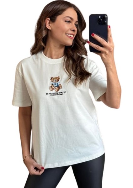 Kadın Bisiklet Yaka Bol Kesim Pamuk Önü Ayıcıklı T-Shirt modelleri