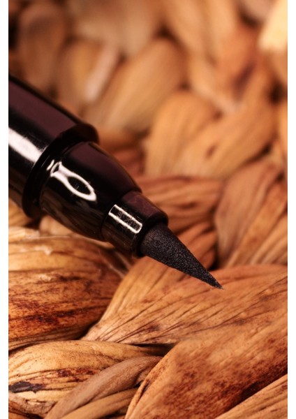 Luxury Yıldız Desenli Kalın Uçlu Çift Taraflı Kalem Eyeliner 1 Adet