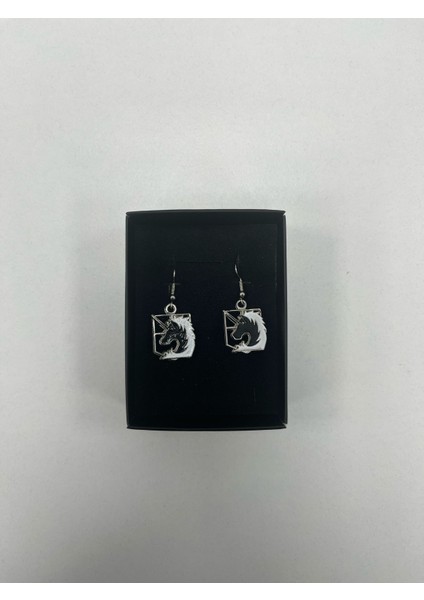 At Şeklinde Sallanan Küpe