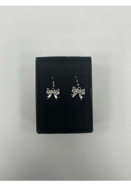 Kurdele Sallanan Küpe