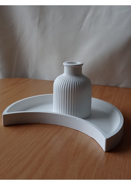 Ay Tabağı Beton Sunumluk Tepsi ve Minimalist Vazo Set Dekoru