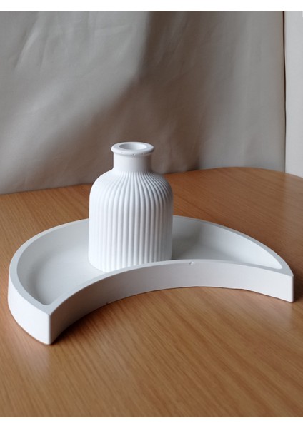 Ay Tabağı Beton Sunumluk Tepsi ve Minimalist Vazo Set Dekoru