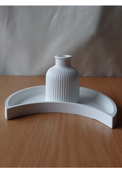 Ay Tabağı Beton Sunumluk Tepsi ve Minimalist Vazo Set Dekoru