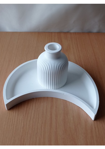 Ay Tabağı Beton Sunumluk Tepsi ve Minimalist Vazo Set Dekoru