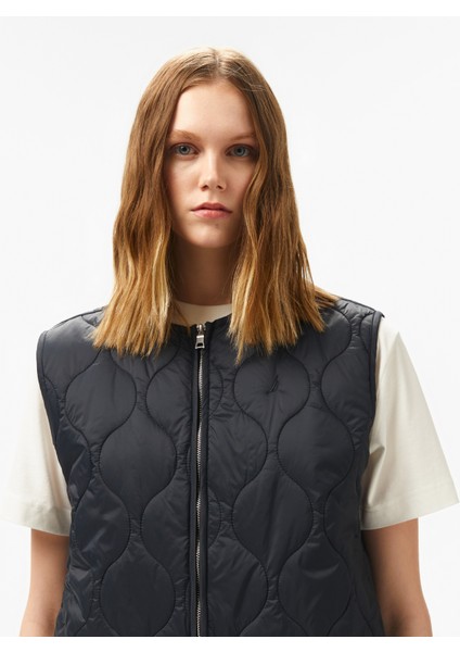 Kadın Siyah Regular Fit Kapitone Fermuarlı Yelek 55J011T.0TB fırsatları