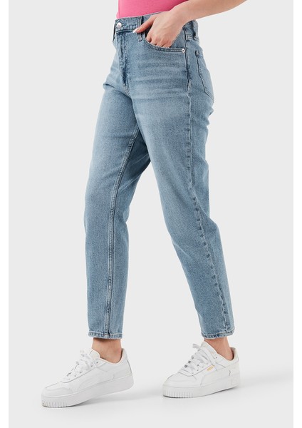 Pamuklu Mom Fit Yüksek Bel Düz Paça Jeans J20J2245151AA Bayan Kot Pantolon J20J224515 1AA indirimleri