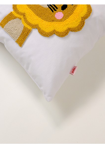 Aslan Figürlü Be Brave Mottolu Punch Kırlent Kılıfı indirimleri