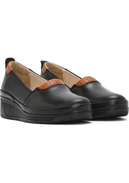 Kadın Siyah Dolgu Topuklu Deri Comfort Loafer 25SFD501318