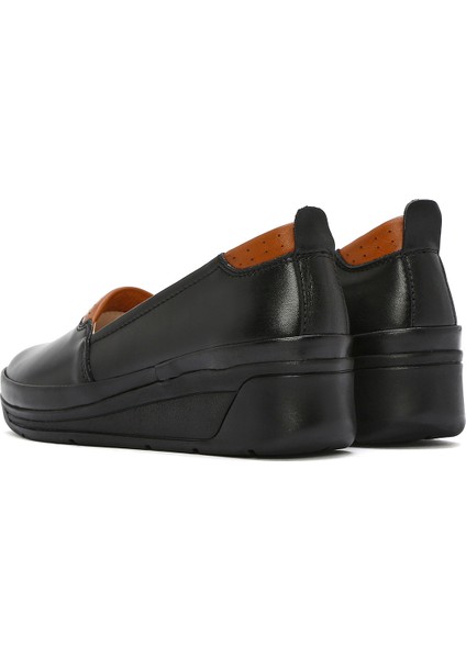 Kadın Siyah Dolgu Topuklu Deri Comfort Loafer 25SFD501318