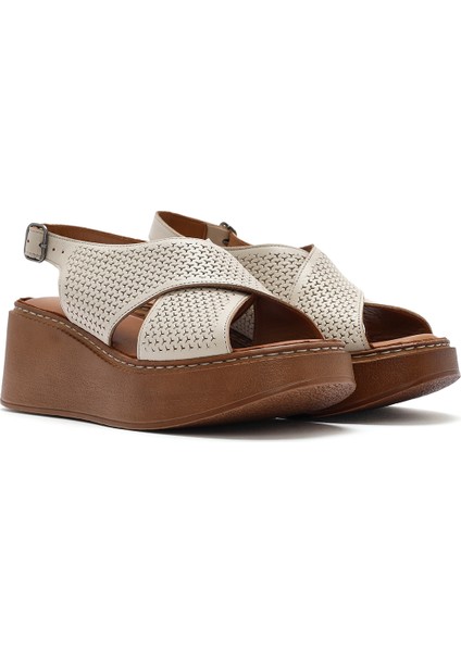 Kadın Krem Bilekten Bağlamalı Baskılı Dolgu Topuklu Deri Comfort Sandalet 25SFD342126 modelleri
