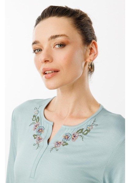 Kadın Nakış Işlemeli Uzun Kollu Penye Bluz 25702 Vişne modelleri