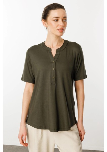 Kadın Yakası Düğmeli Penye T-Shirt 25764 Haki