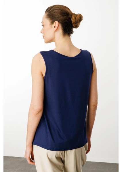 Kadın Sıfır Yaka Yakası Taşlı Askılı T-Shirt 25755 Lacivert fırsatları