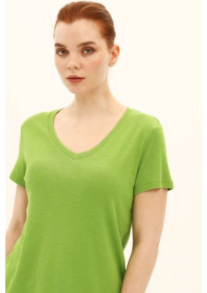 Kadın V Yaka Kısa Kollu Pamuklu Basic T-Shirt 5982 Yeşil fiyatları