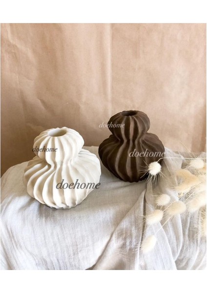 Çizgili Kahverengi Şamdan