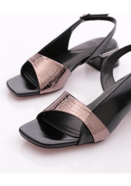 104 Kadin Şeritli Kisa Topuklu Sandalet fırsatları