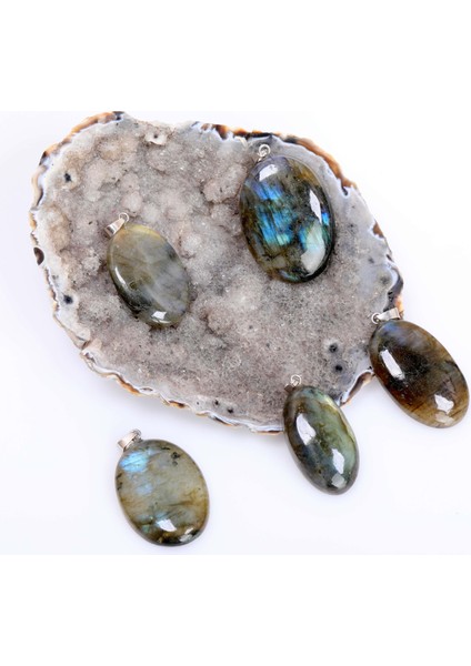 Oval Form Labradorit Taşı Kolye – Çelik Zincirli
