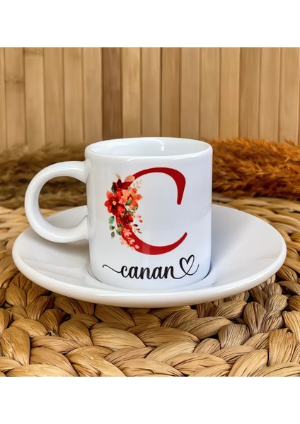 Kişiye Özel İsimli Kırmızı Harf Temalı Çiçekli Türk Kahvesi Fincanı fiyatları