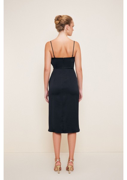 V Yaka Elbise indirimleri