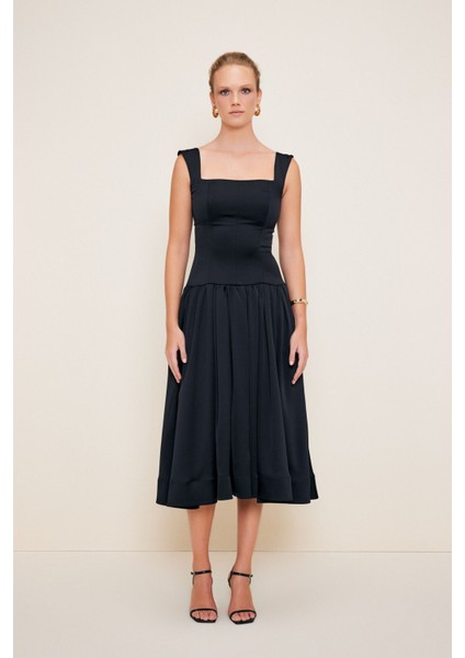 Kare Yaka Uzun Elbise