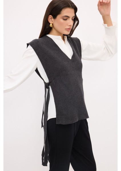 V Yaka Yandan Bağlamalı Triko Süveter Antrasit 167L8328002 fırsatları