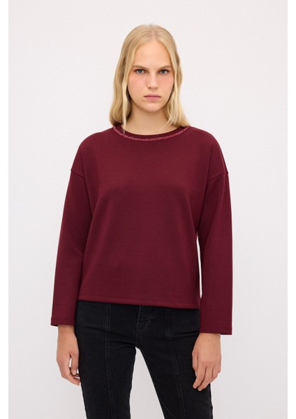 Yakası Taşlı Sweatshirt