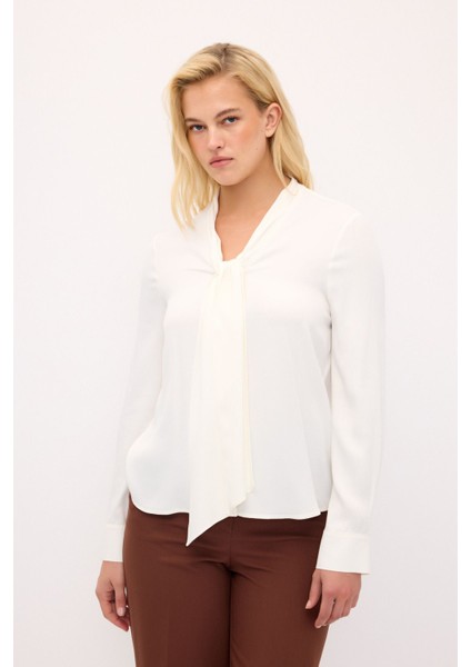 Bağlama Detaylı Bluz