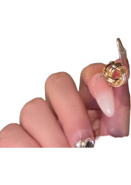 Şık ve Narin Saplama Küpeler (Yurt Dışından)