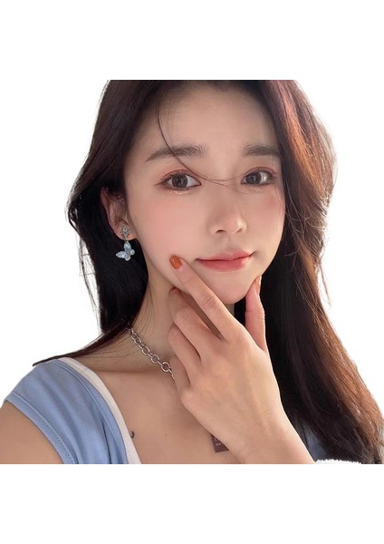 Şık ve Narin Saplama Küpeler (Yurt Dışından)