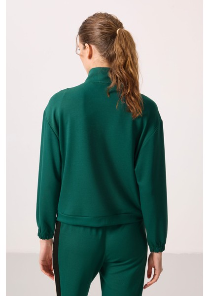 Yeşil Yumuşak Dokulu Dik Yaka Oversize Kargo Cepli Kadın Crop Top Sweatshirt - 97301