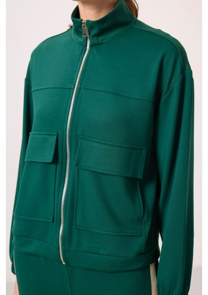 Yeşil Yumuşak Dokulu Dik Yaka Oversize Kargo Cepli Kadın Crop Top Sweatshirt - 97301