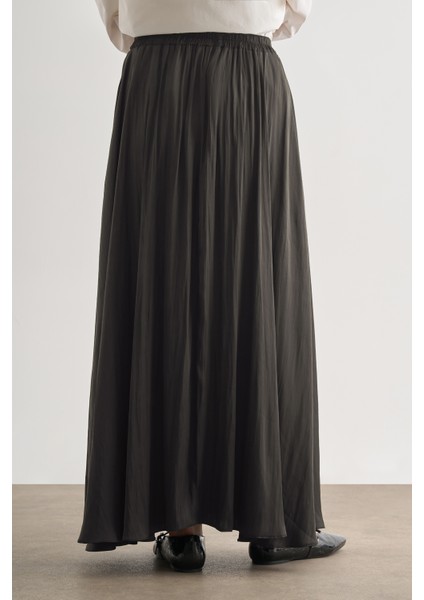 Gri Kırışık Görünümlü Saten Maksi Etek fırsatları