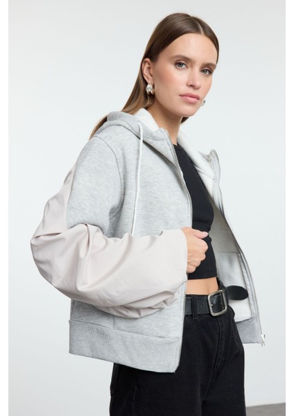 Gri Melanj Fermuarlı ve Paraşüt Detaylı Kapüşonlu Regular Kalıp Örme Sweatshirt