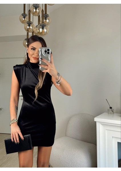 Chamakh Kadın Dik Yaka Omzu Detaylı Ince Kadife Kısa Elbise fırsatları