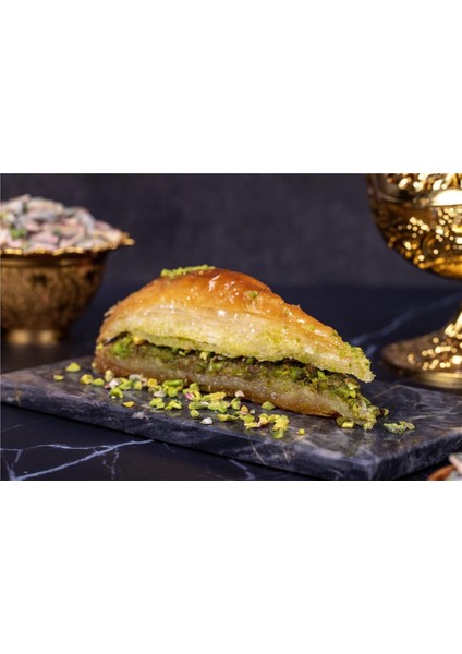 1935 | Antep Fıstıklı Havuç Dilim Baklava | 650 Gr. modelleri