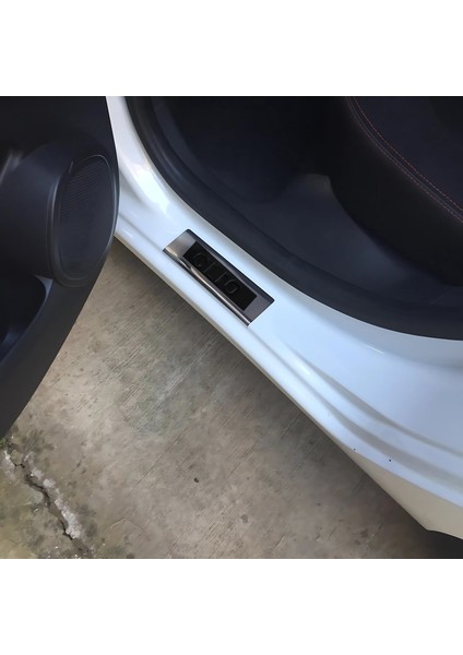Renault Clio Kapı Eşiği 4 Parça - Krom Taşlı | Hb/sw (2012-2019)