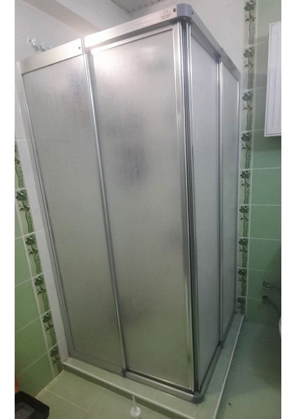 akabin 80CM x 90CM Parlak Profil Köşedengirişli Mikaduşakabin