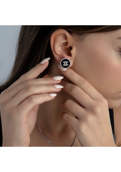 Silver Renk Siyah Üstü 'c' Logolu Taşlı Fancy Küpe Vip Kalite